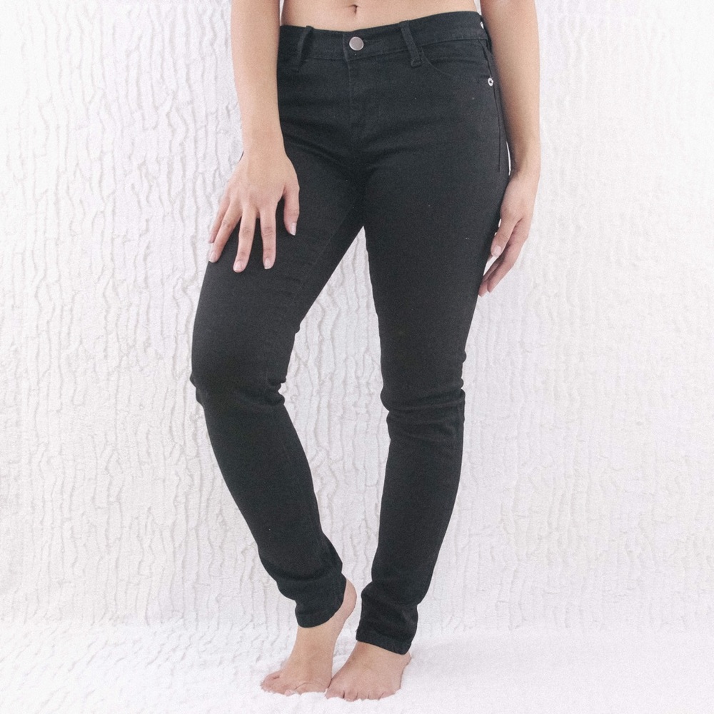 Brandy Melville Black Low Rise Ankle Jeans